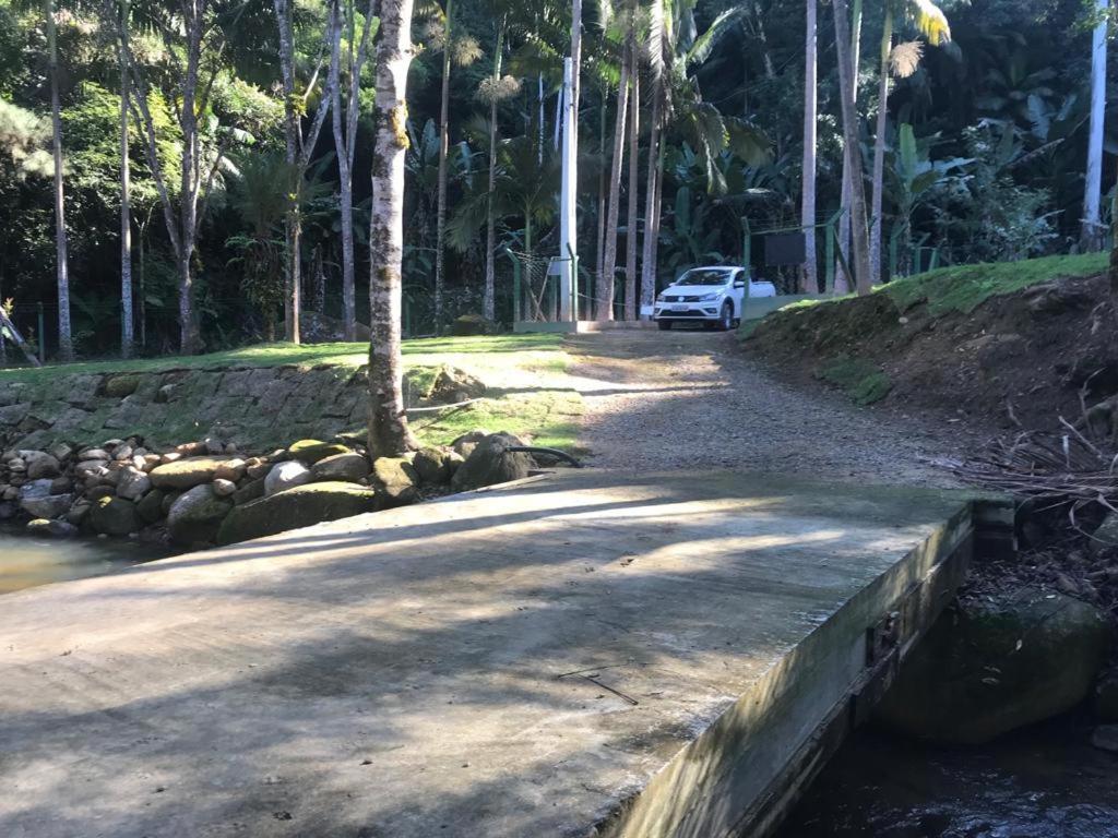 Chale Em Meio A Natureza! Guabiruba Bagian luar foto
